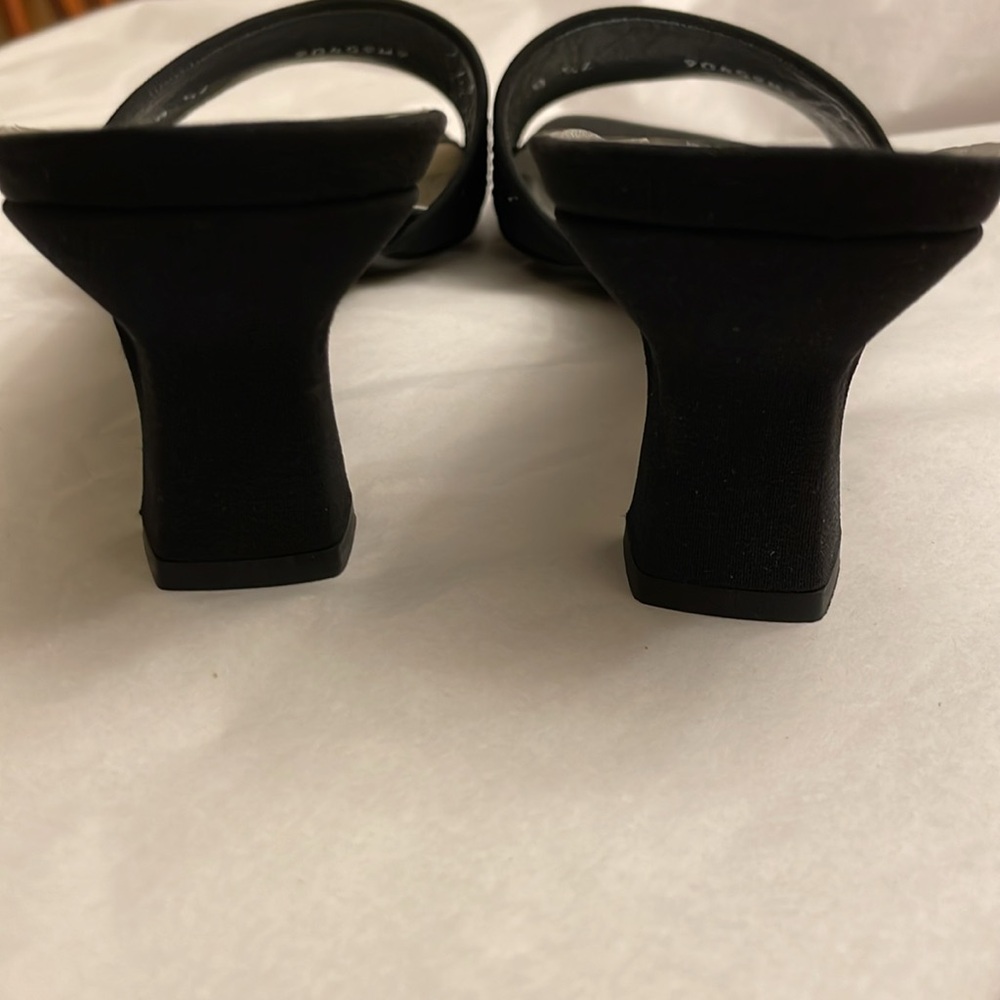 Stuart Weitzman 2” Heel Slides. In Perfect Condit… - image 3